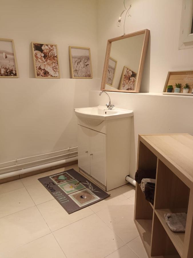 Location Venelles Villa Екстериор снимка